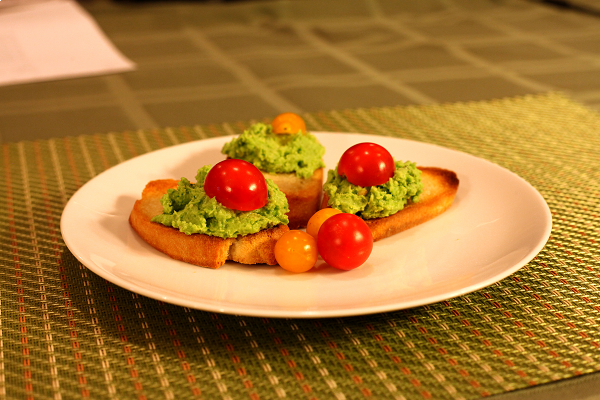 Thrive Fresh Pea Pesto on Crostini